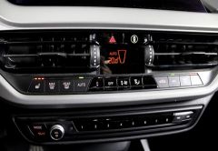 BMW SERIE 1 DIESEL 2021 BLANC 93528 km