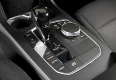 BMW SERIE 1 ESSENCE 2020 GRIS MTAL 47414 km