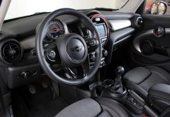 MINI MINI 5 PORTES ESSENCE 2018 SOLARIS ORANGE 68921 km