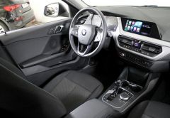 BMW SERIE 1 ESSENCE 2020 GRIS MTAL 47721 km