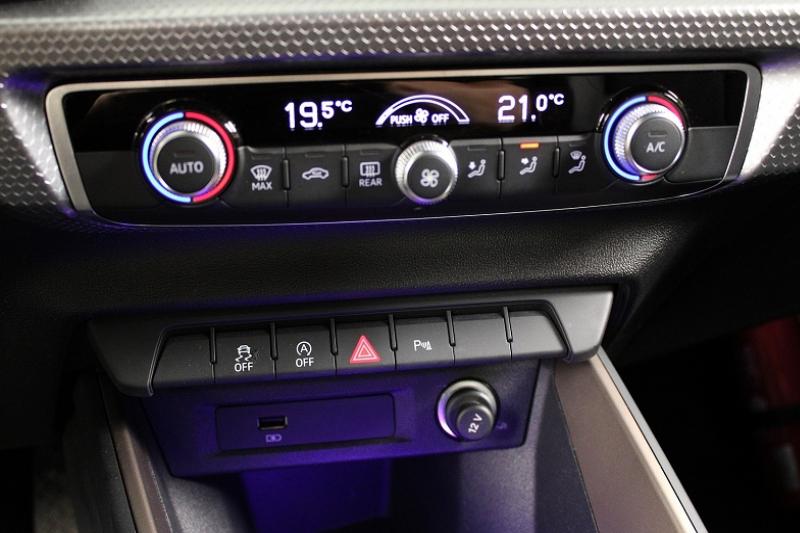 AUDI A1 SPORTBACK 30 TFSI 110CH S LINE - photo 11