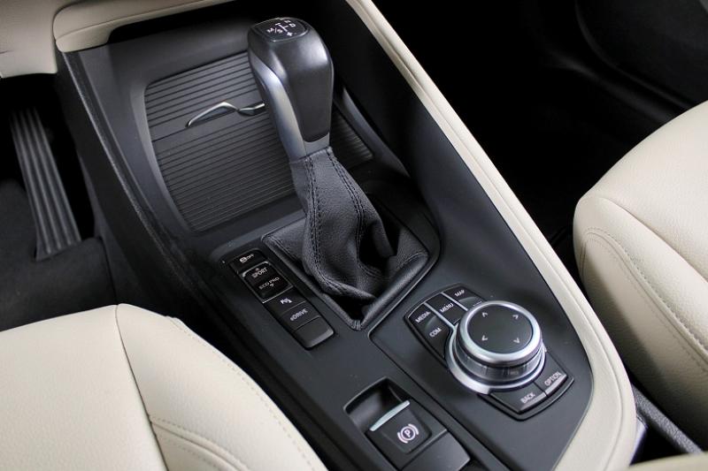 BMW X1 (F48) XDRIVE25EA 220CH BUSINESS DESIGN CUIR SENSATEC OYSTER HUD - photo 4