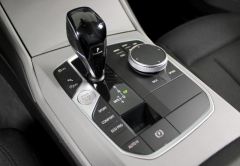 BMW SERIE 3 ESSENCE 2020 BLEU 69472 km