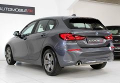 BMW SERIE 1 ESSENCE 2021 GRIS MÉTAL 64215 km