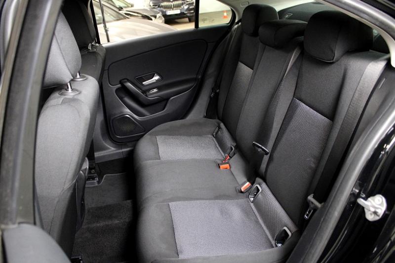 MERCEDES CLASSE A BERLINE IV 2.0L 180 D BUSINESS LINE 7G-DCT - photo 7