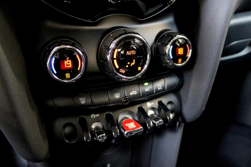 MINI MINI 5 PORTES COOPER D 116CH BUSINESS DESIGN BVA7 - photo 11