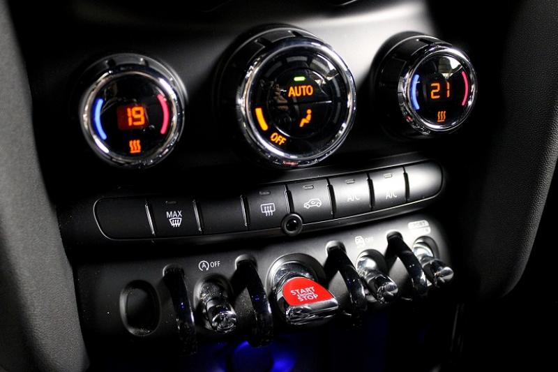 MINI CABRIO ONE 102CH EDITION GREENWICH - photo 11